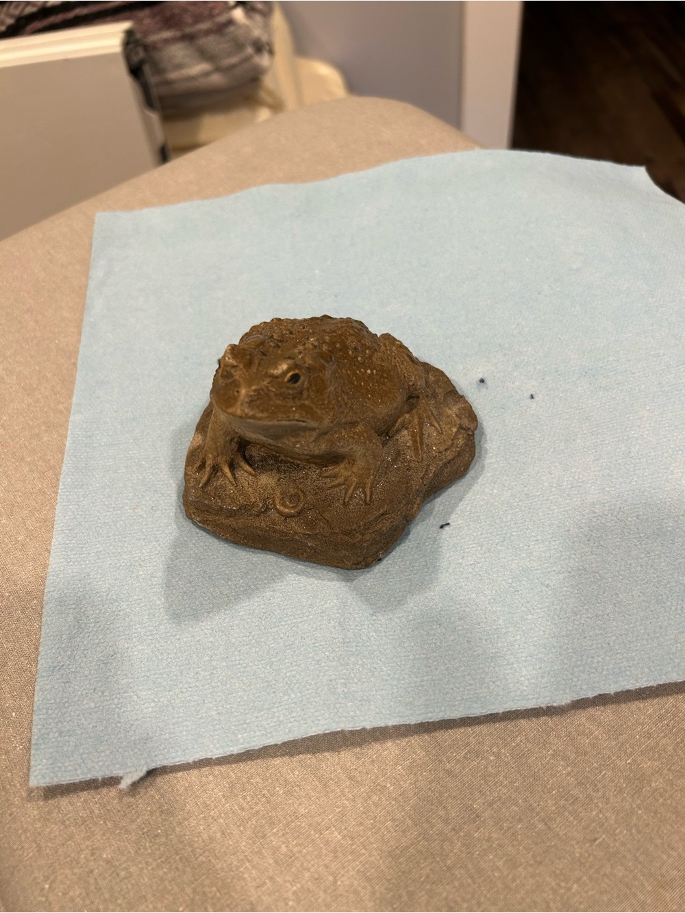 Brown Clay Toad on base